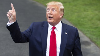 Подтиквани от президента присъстващите на митинг на Доналд Тръмп скандираха