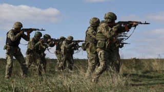 От затвора на фронта: Украински затворници заменят присъдите си със служба в армията
