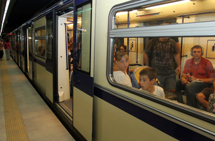 Младеж се хвърли на метростанция Сердика