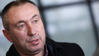 Мъри Стоилов омаловажи кризата в Левски