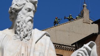Ватиканът монтира комин върху Сикстинската капела за конклава