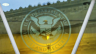 Администрацията на Тръмп прекратява временния легален статут за граждани на