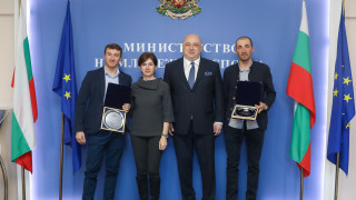 Министърът на младежта и спорта Красен Кралев връчи почетни плакети
