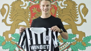 Локомотив Пловдив удължи договора на защитника Мартин съобщиха от клуба