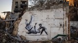  Banksy, войната в Украйна и графити рисунките, които се появиха в Бородянка 