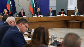 Премиерът Румен Радев проведе среща с областните управители в Министерски