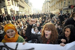 200 шивачки протестират в Кърджали