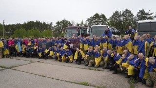 Днес Украйна върна 205 свои воини Млади момчета и възрастни
