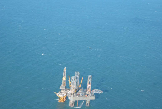 Конгресът на САЩ разрешава добива на нефт в Мексиканския залив