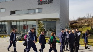 Един от най-големите производители на авточасти у нас отваря втори завод в Сърбия и наема 1500 души