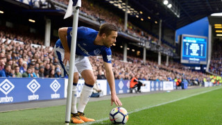 Халфът на Евертън Гилфи Сигурдсон ще бъде извън игра