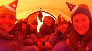 Група жени служещи в британската армия прекоси Антарктида на ски