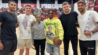 Собственикът на Сакраменто Кингс Вивек Ранадиве публикува снимка с българина