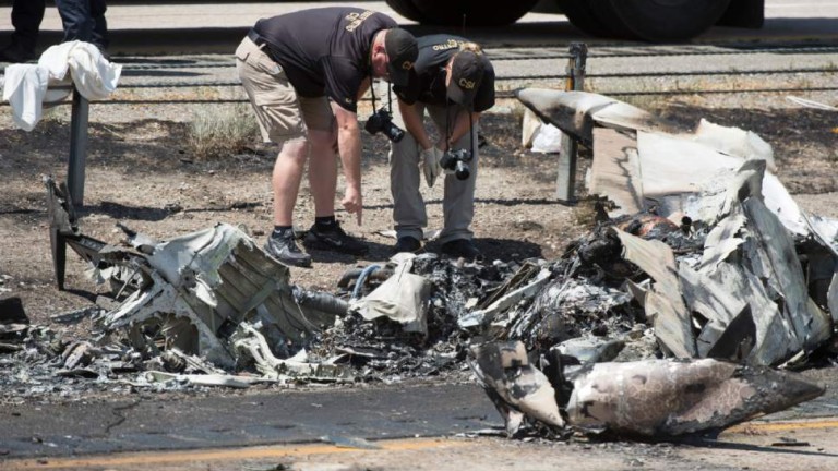 Самолет се разби на магистрала в Юта