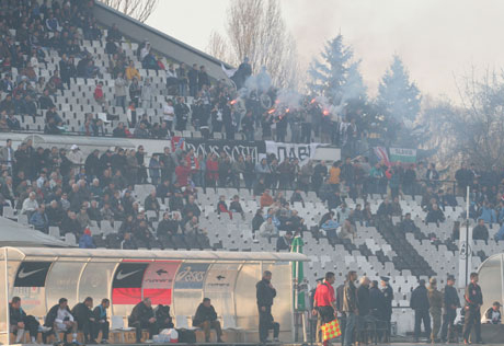 Феновете на Славия възстанаха срещу Венци: Ти си до време!