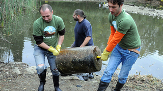 500 доброволци чистиха Перловската река