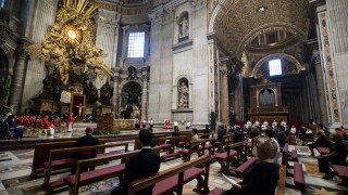 Ватиканските прокурори разпоредиха изземването на документи и компютри от административните