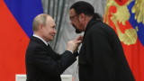 Колко близки са Стивън Сегал и Владимир Путин