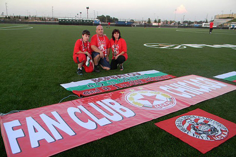 Фенклубът на ЦСКА в Чикаго събра пари за ДЮШ