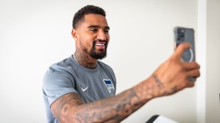 Бившият ганайски национал Кевин Принс Боатенг ще вземе решение в рамките