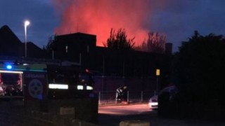 Голям пожар в училище в Източен Лондон
