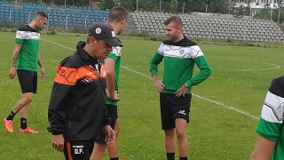 Даниел Стоянов ще защитава цветовете на Нефтохимик и в Трета