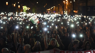 Хиляди унгарци излязоха на протест в подкрепа на университета на Сорос
