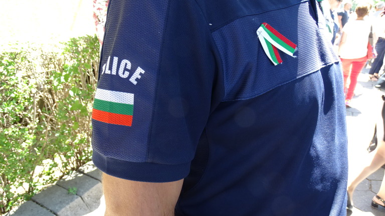 Десетки полицаи на протест в Бургас