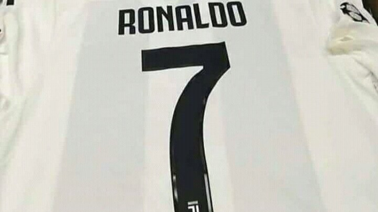 В Торино вече продават фланелки с името на Роналдо