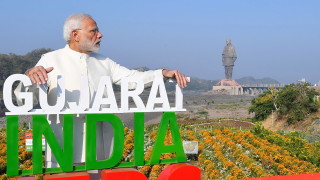 Индия разкри най голямата статуя в света на фона на протести