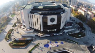 25-метрова риба от пластмаса заплува пред НДК