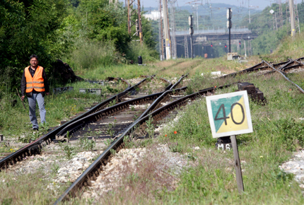 Влак премаза жепеец на гарата в Горна Оряховица