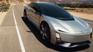 Toyota успя да изненада любителите на марката след като загатна за