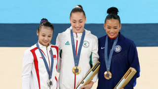 Кайла Немур от Алжир спечели златен медал на смесена успоредка