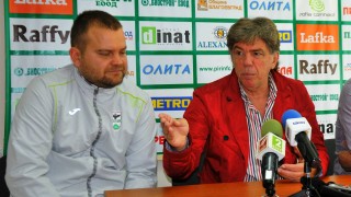 Кметът на община Симитли Апостол Апостолов Поли е пребил пресаташето на