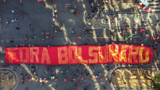 COVID срина рейтинга на Болсонару в Бразилия