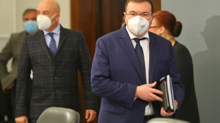 Здравният министър вижда лек ефект от по-строгите мерки