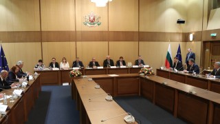Служебният премиер Гълъб Донев днес събра областните управители на среща