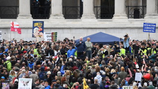 Сблъсъци на многохиляден протест в Лондон срещу COVID-19 рестрикциите 