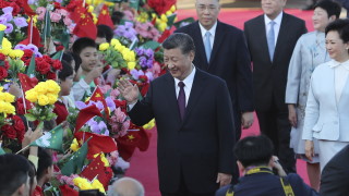 Китайският президент Си Дзинпин пристигна на тридневно посещение в бившата
