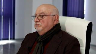 Константин Баджеков говори с видима емоция по време на поклонението