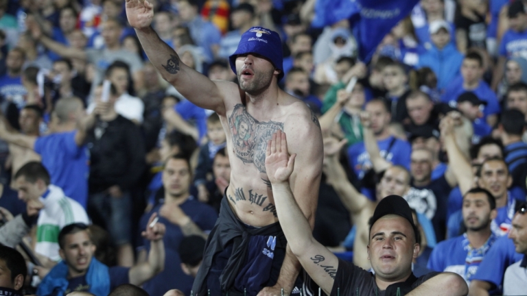УЕФА затваря част от Сектор "Б", Левски чака още по-тежко наказание заради нацистки символи