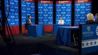 Губернаторът на Ню Йорк Андрю Куомо спечели първичните избори в