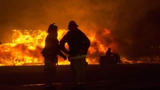 Горски пожар изпепели голяма част от град в Северна Калифорния