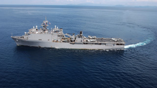 Китай обвини кораб на военноморските на САЩ в незаконно навлизане