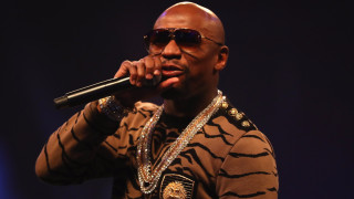 Американската боксова звезда Флойд Мейуедър е най добре платеният спортист в