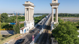 Движението по ремонтираното пътно платно на Дунав мост при Русе