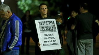 Ден 88: Отровното трио призова да се атакувват офиси на управляващите