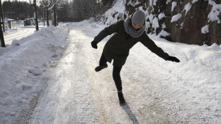 Едно от най големите предизвикателства през зимните месеци определено са заледените улици