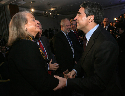 57 % спад на работещите без трудови договори